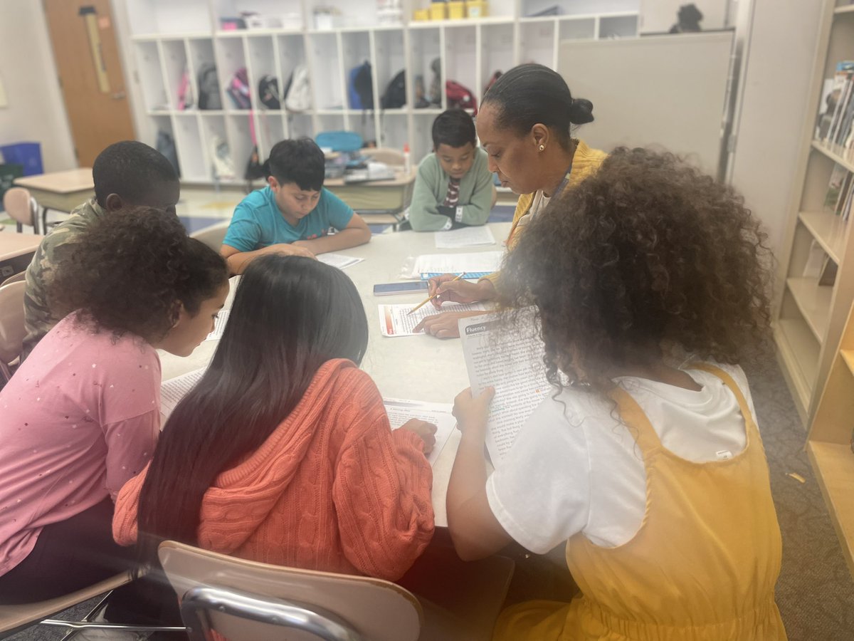 📣Check out those Learning Targets for literacy and CREW! 

📣Check out Ms. Smart in small group during All Block! 

#Wilburnproud Wednesday did not disappoint <a href="/WilburnElem/">Wilburn Elementary</a> 

<a href="/DrFrazierMyles/">Dr. Tanisha Frazier Myles</a> <a href="/ELeducation/">EL Education</a>