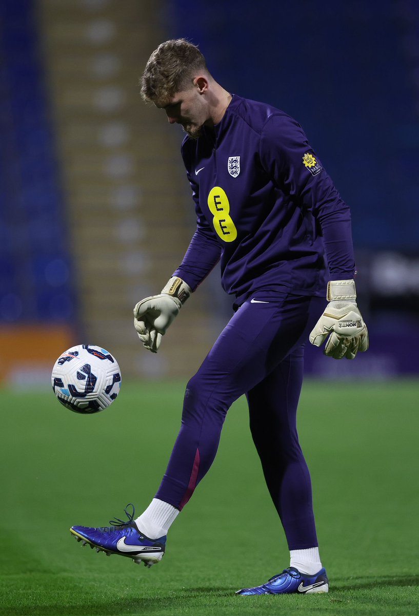 Sunderland, 17 year old goalkeeper Matty Young already starting for England u20s 😳 fair to say there's a real crop coming through at the #AOL #SAFC