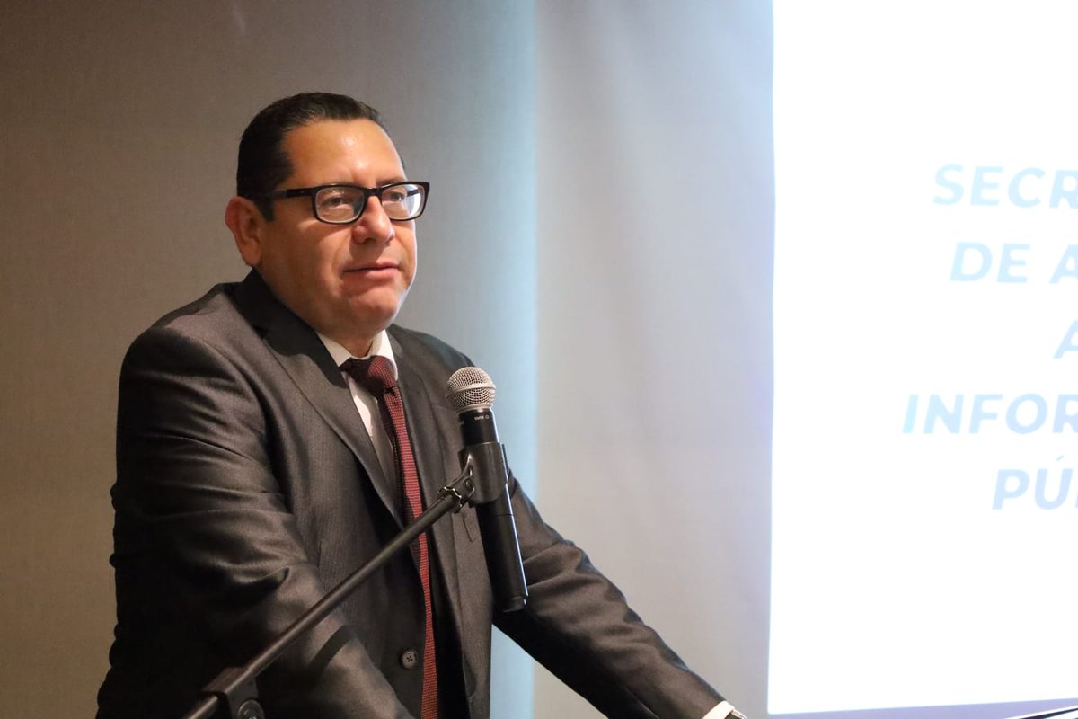 PDHgt's tweet image. En cumplimiento al mandato del @PDHgt por medio de la #SECAI en el marco de sus funciones, facilitó una capacitación respecto al derecho al acceso a la información pública, los procedimientos y tipos de información. 
Se contó con la intervención del Secretario de Acceso a la