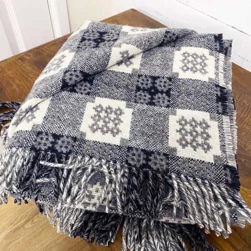 Tywydd wedi oeri ❄️ Cadwch yn gynnes! ❄️ CARTHEN HYFRYD GYMREIG ❄️

cadwyngifts.com/collections/we…

Keep warm this winter with this beautiful Welsh Tapestry Throw ❄️❄️