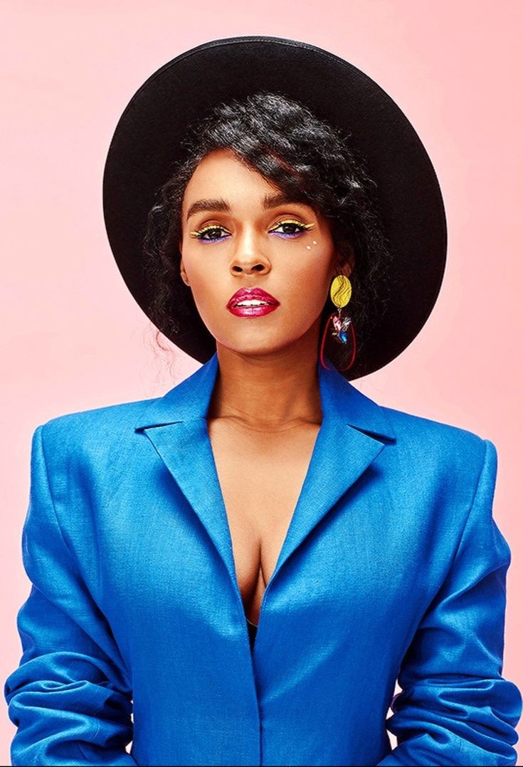 estranhaverso's tweet photo. Dia da Consciência Negra é dia de exaltar essas lendas:  Zendaya redefinindo o protagonismo com classe, Chadwick Boseman sendo nosso eterno rei de Wakanda, Iza mostrando que representatividade é poder, e Janelle Monáe vindo do futuro só pra nos inspirar. https://t.co/6mpZe9jWJ7