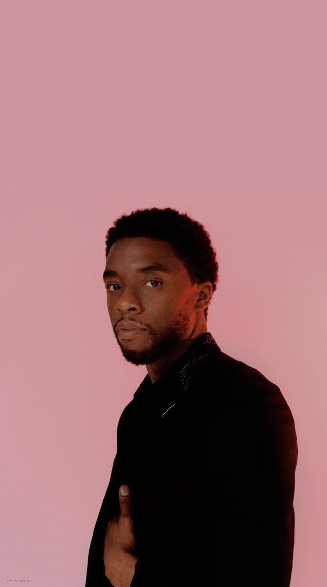 estranhaverso's tweet photo. Dia da Consciência Negra é dia de exaltar essas lendas:  Zendaya redefinindo o protagonismo com classe, Chadwick Boseman sendo nosso eterno rei de Wakanda, Iza mostrando que representatividade é poder, e Janelle Monáe vindo do futuro só pra nos inspirar. https://t.co/6mpZe9jWJ7