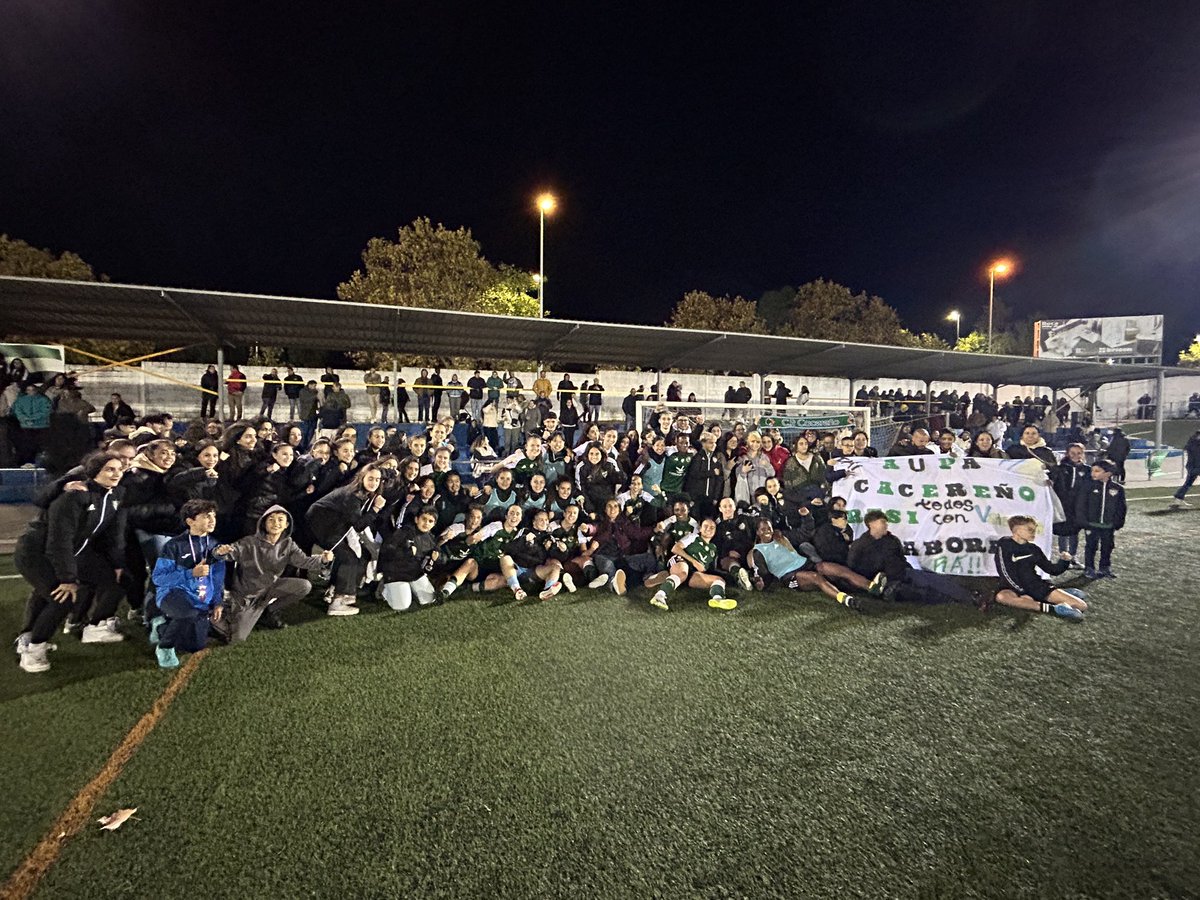 🍹 Copita, copita, copiiiiitaaaa…🎶

💪 +tr… digo… ¡A OCTAVOS!

🏆 #CacereñoFemValenciaCF 💚 1-0 ⚪️