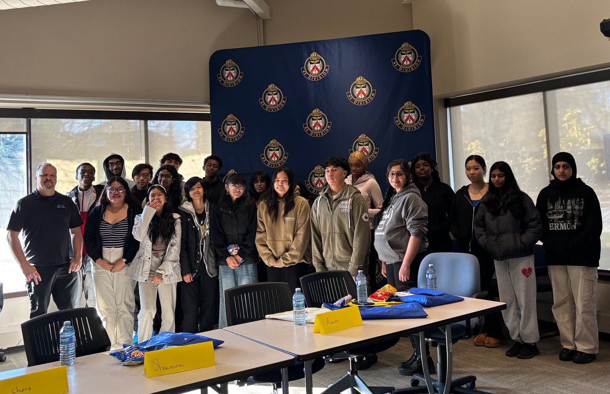 Parachute (@parachutecanada) on Twitter photo On Nov 16, Parachute joined <a href="/RightTrackRacin/">Right_Track_Racing</a> at TPS 43 Division to empower G1 prep students to lead change in road safety. Students learned how they can make a difference by joining the Snap for Change initiative. More about #SnapForChange: parachute.ca/en/program/can⦠#ParachuteVZ On Nov 16, Parachute joined <a href="/RightTrackRacin/">Right_Track_Racing</a> at TPS 43 Division to empower G1 prep students to lead change in road safety. Students learned how they can make a difference by joining the Snap for Change initiative. More about #SnapForChange: parachute.ca/en/program/can⦠#ParachuteVZ