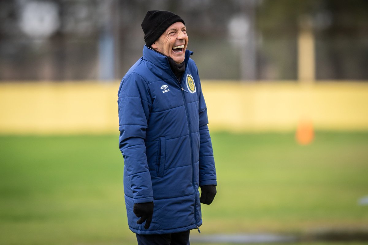 Son tan pocos, que no pudieron bajar el telón.