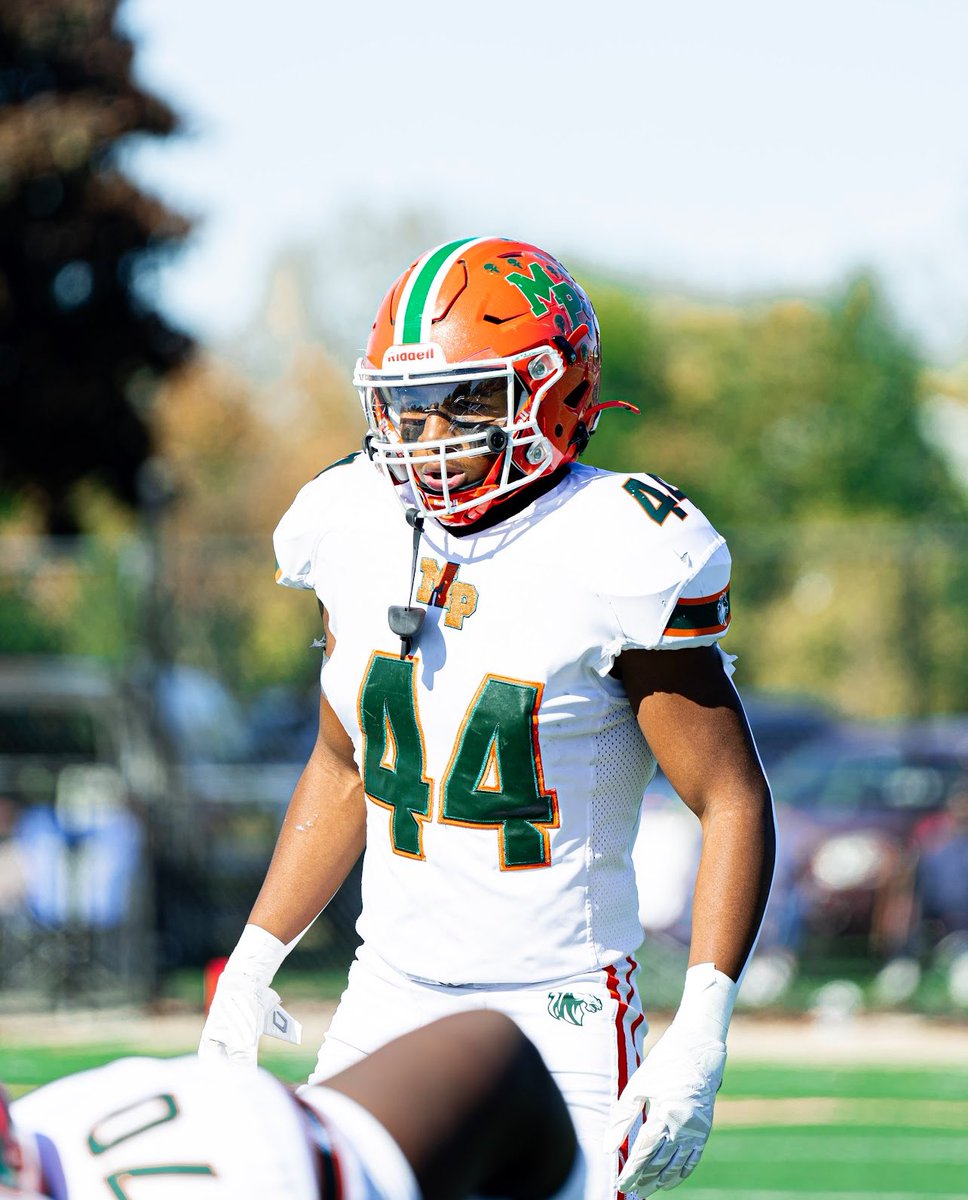 hudl.com/v/2QDvf8
Played my last snap of high school football this past weekend ended my senior season 10-2 here my full season stats 
OLB/DE 
85 tkls
5 sacks 
2 Rcv
1 td 
<a href="/_MP_Football/">Morgan Park Football</a> <a href="/EMPEHIAthletics/">Morgan Park Athletics</a> <a href="/Chris_CJ_6/">C.J.</a> <a href="/TheCoachReem/">Jareem Fleming</a> <a href="/EDGYTIM/">Timothy “EDGYTIM” OHalloran</a> <a href="/CoachB_13/">Coach Matt Bryant</a> <a href="/Tim_OBrien10/">Tim O'Brien</a>