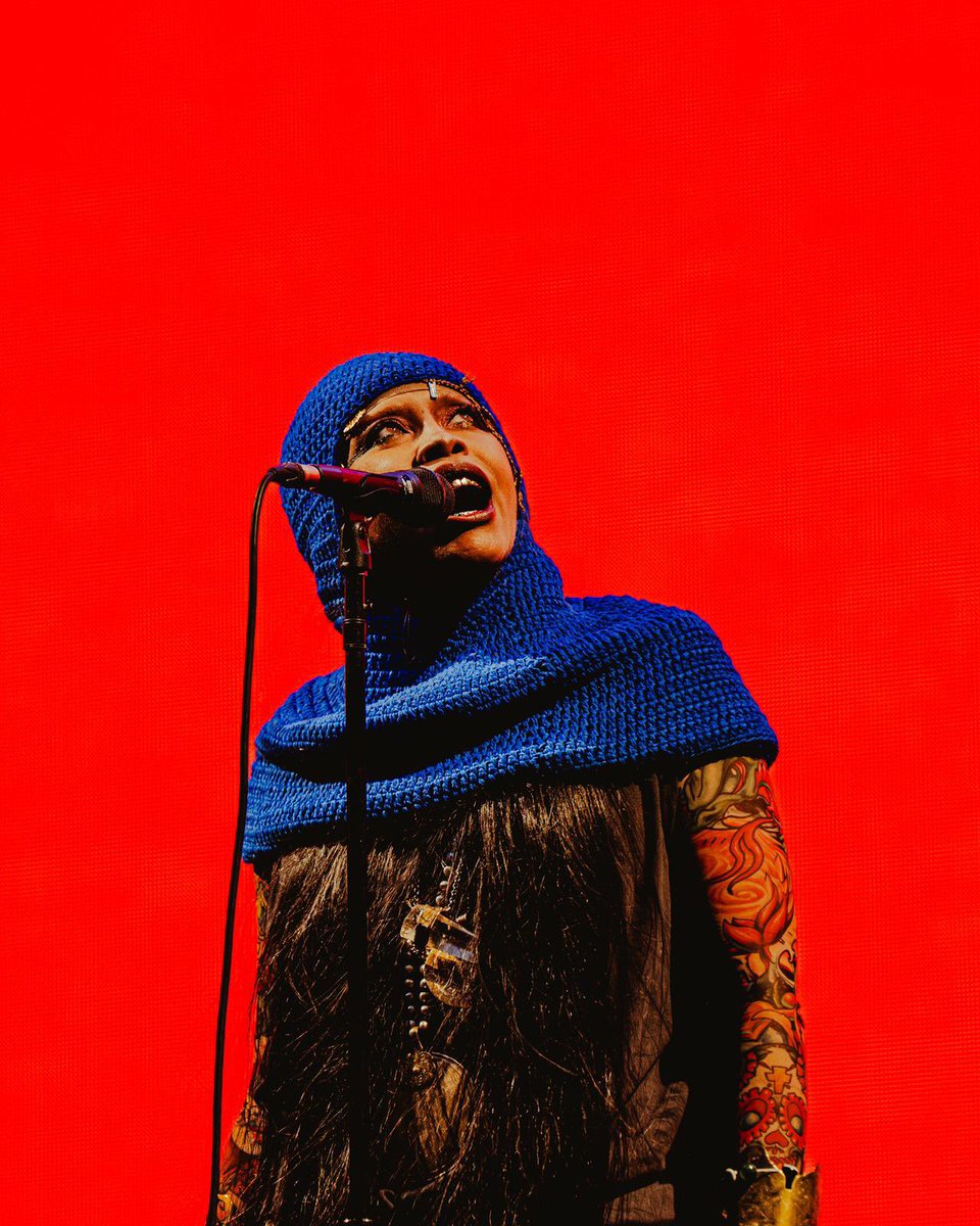 abrilhante_'s tweet photo. Mais um dia, mais uma vez Erykah Badu de abrilhante ✨💙 https://t.co/CitEz3GMNU