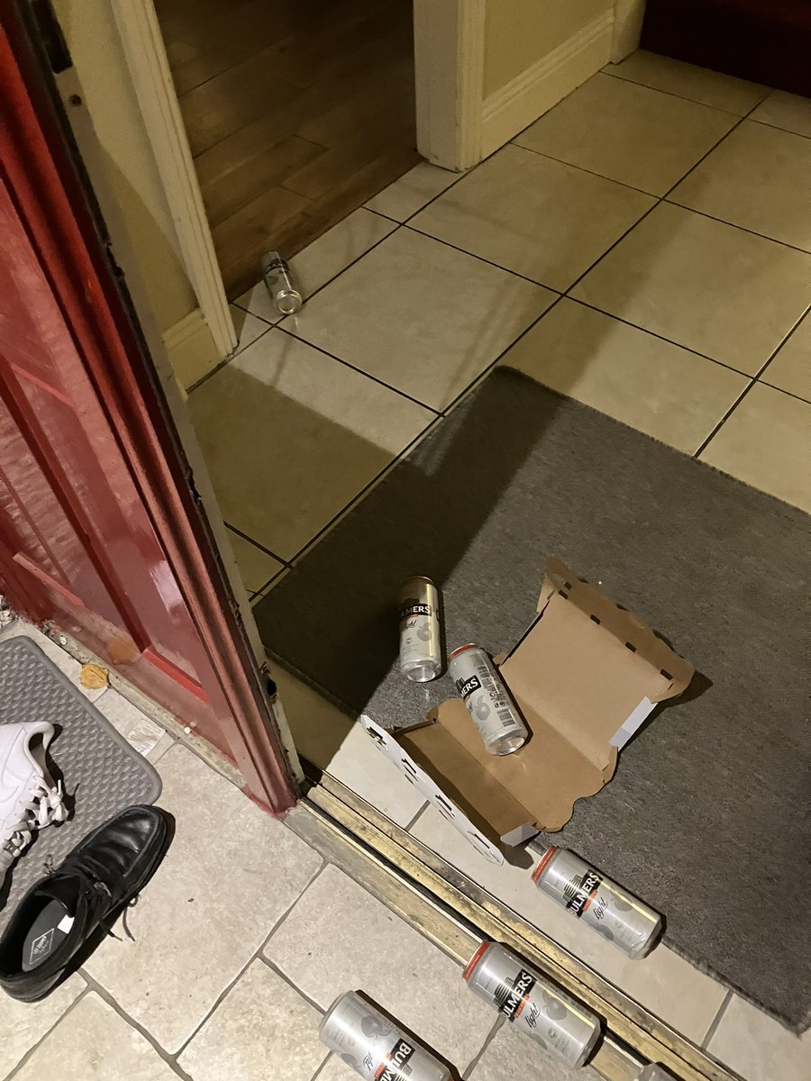 DaveAhern64's tweet photo. @BulmersIreland Ive lost count on how many times your packaging has broken but tonight coming in the door yet again it failed!  Packaging Absolutely not fit for purpose! https://t.co/8Rgo2jHej0