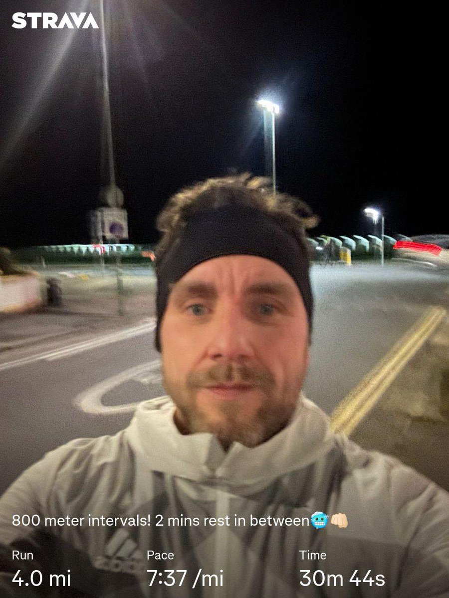 800 meter repeats! 2 mins rest between..Rogues marathon season warm ups..Hope you’re all well runners and keeping sane ⁦<a href="/TheJogShop1/">The Jog Shop</a>⁩ ⁦<a href="/on_running/">On</a>⁩ ⁦<a href="/BrightonMarathn/">Brighton Marathon Weekend</a>⁩ ⁦<a href="/UKRunChat/">UKRunChat</a>⁩ ⁦<a href="/RogueRunnersUK/">Rogue Runners UK</a>⁩