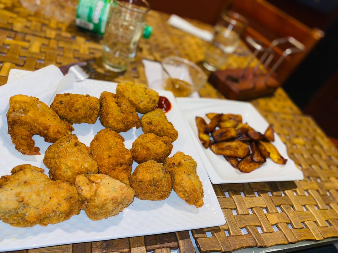 KendoArsne1's tweet photo. Magnifique soirée en compagnie de Fortune 😁. 

Le repas était délicieux, très délicieux même 🤤

@Tfastcm C'est The place to be pour vos dates discret 🧎🏾‍♂️ https://t.co/33VcAzLc2S