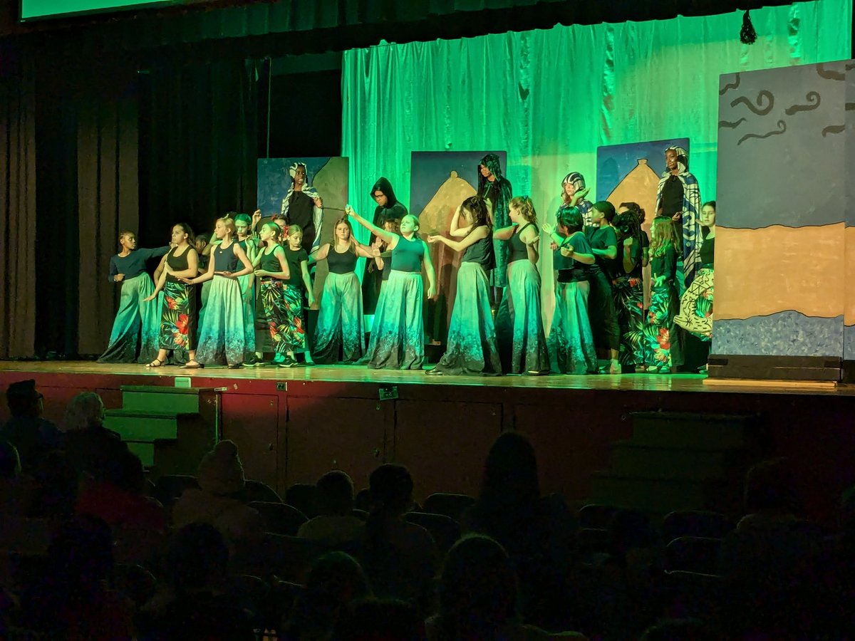 Got to catch a preview of the <a href="/JamesHart153/">James Hart School</a> production of Moana Jr today: lots of amazing singing, choreography, lighting, and scenery- you've gotta see this show Thursday or Friday at 7pm!
Congrats to all these awesome students and <a href="/hlolife1/">HLO</a> on putting together a great show 👏👏