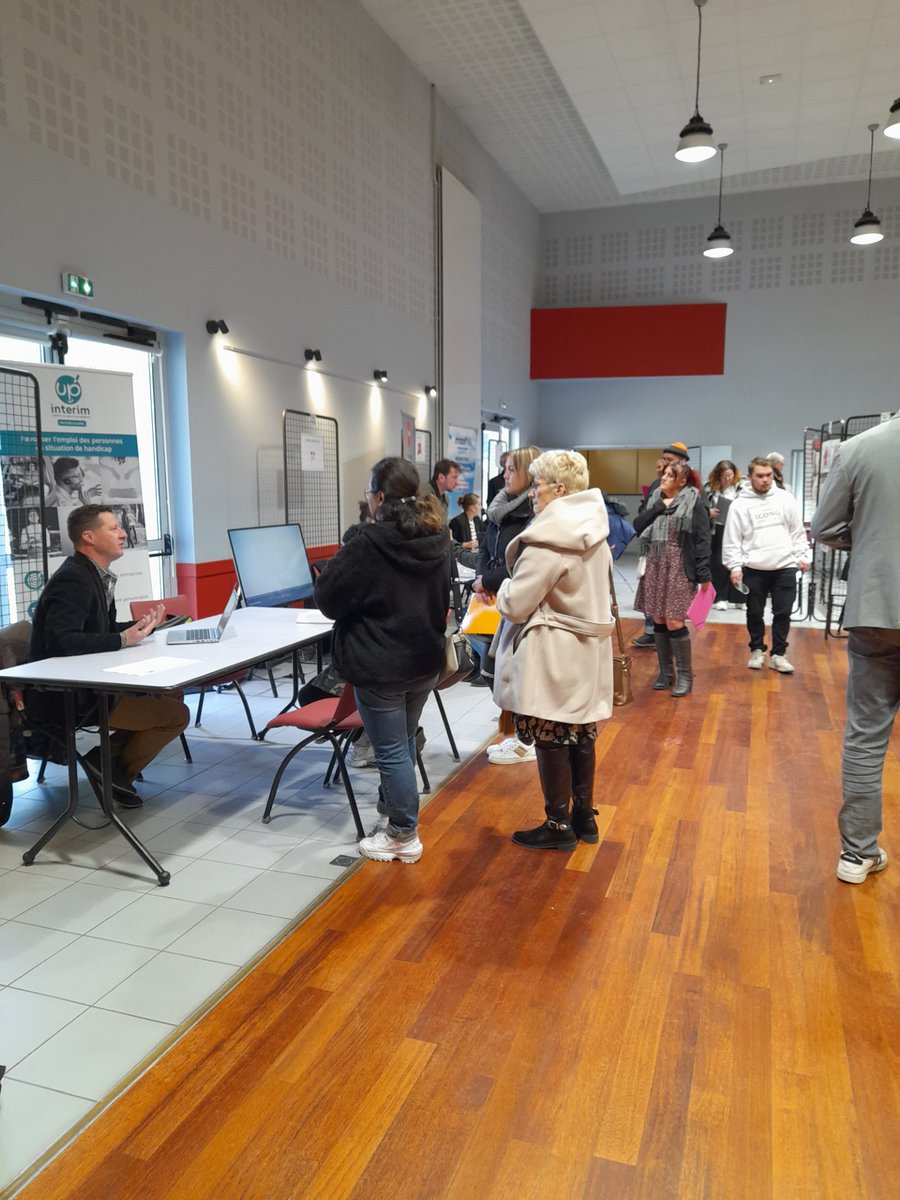 #JeRecruteAvecFranceTravailPro|📢Evènement Semaine du Handicap à Seiches
✅Présentation aux entreprises des Services de <a href="/CapEmploi/">Fabrice De Cafmeyer</a> et <a href="/FranceTravail/">France Travail</a>  pour recrutement et  maintien de travailleurs handicapés 
✅5⃣3⃣ Candidats ont pu échanger avec les employeurs et partenaires ☀️