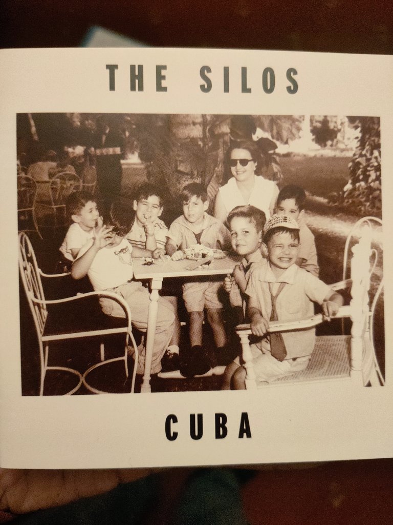 #NowPlaying 
Largely forgotten but superb album from 1987 that has aged very well indeed.

#TheSilos