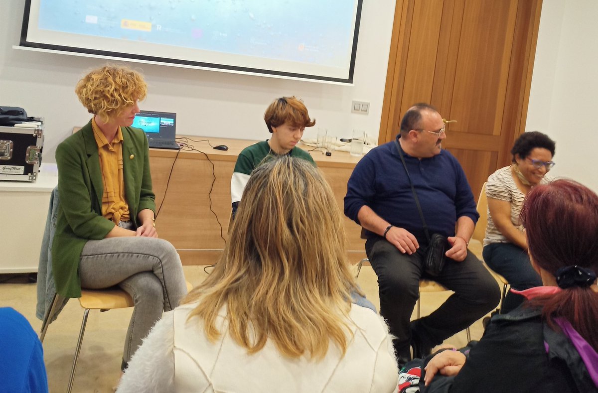Maria Ferrer Oliver (@mariaferrercom) on Twitter photo Emotiva presentación del podcast ¿Me oyes o me escuchas? de <a href="/3SalutMental/">3 Salut Mental</a>. Sus protagonistas nos sacuden con sus testimonios, reclamando tener voz en nuestra sociedad. Escuchadlo, escuchadlos, en este enlace go.ivoox.com/sq/2481645 Emotiva presentación del podcast ¿Me oyes o me escuchas? de <a href="/3SalutMental/">3 Salut Mental</a>. Sus protagonistas nos sacuden con sus testimonios, reclamando tener voz en nuestra sociedad. Escuchadlo, escuchadlos, en este enlace go.ivoox.com/sq/2481645