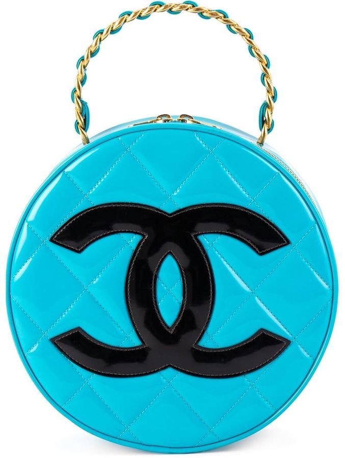 nottherealjoe's tweet photo. @AArmstrong_says Looks like a knock-off Chanel clutch ha. https://t.co/e8kI7vo0Dt
