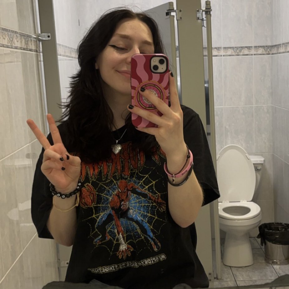 wolvesbub's tweet image. picture of you + three favs and let oomfs decide who you match best with 💗

(i'm also going to do it with my three favorite characters)