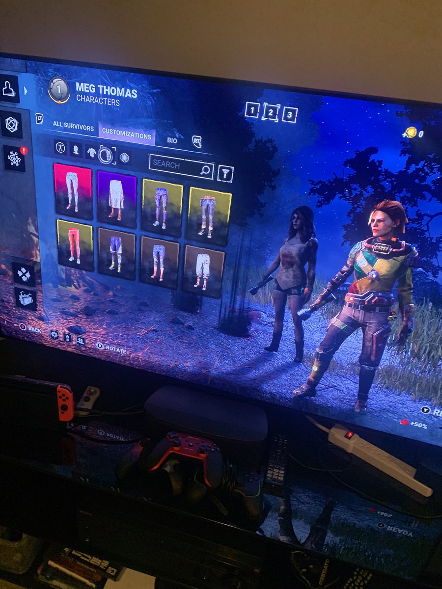 MeekyRisu's tweet photo. Ok so, i found a bug!!

I dont own this skin or these cosmetic pieces but i can wear them by equipping preset 2?
#DeadbyDaylight #dbd #dbdbug #bug https://t.co/0k9JwXTbvc