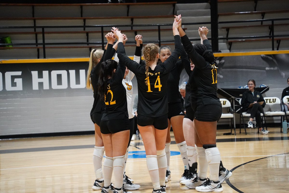 TLU_VB's tweet image. Played our hearts out. All season long.
Thank you seniors for everything youโve contributed to our program and to everyone whoโs supported us along the way ๐ถ๐๐ค
#TooLiveU | #PupsUp