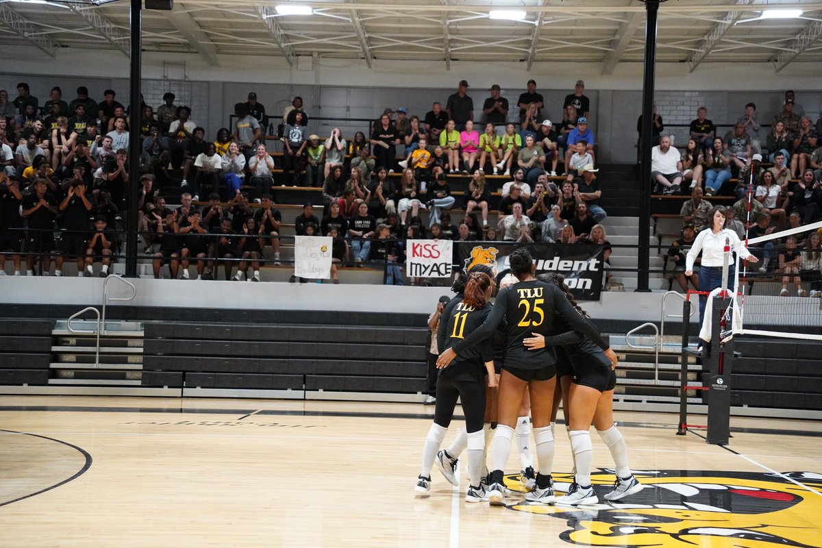 TLU_VB's tweet image. Played our hearts out. All season long.
Thank you seniors for everything youโve contributed to our program and to everyone whoโs supported us along the way ๐ถ๐๐ค
#TooLiveU | #PupsUp