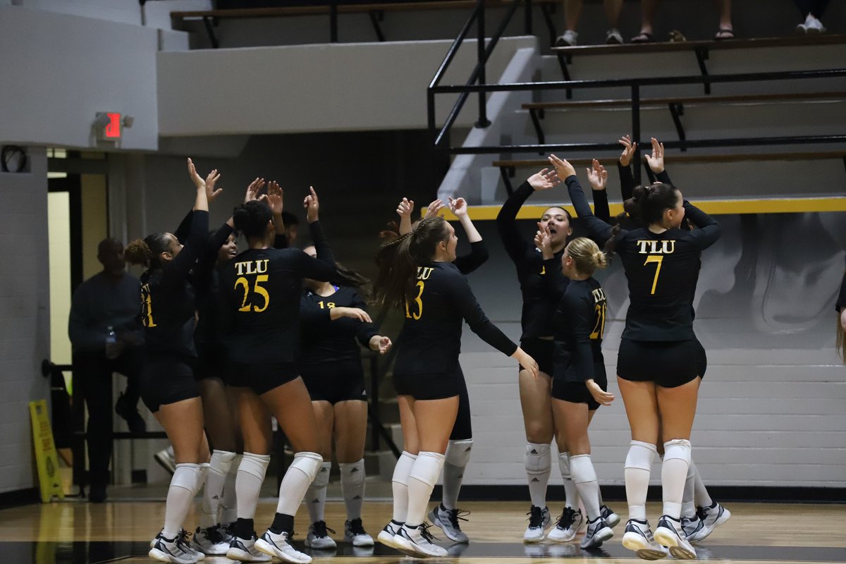 TLU_VB's tweet image. Played our hearts out. All season long.
Thank you seniors for everything youโve contributed to our program and to everyone whoโs supported us along the way ๐ถ๐๐ค
#TooLiveU | #PupsUp
