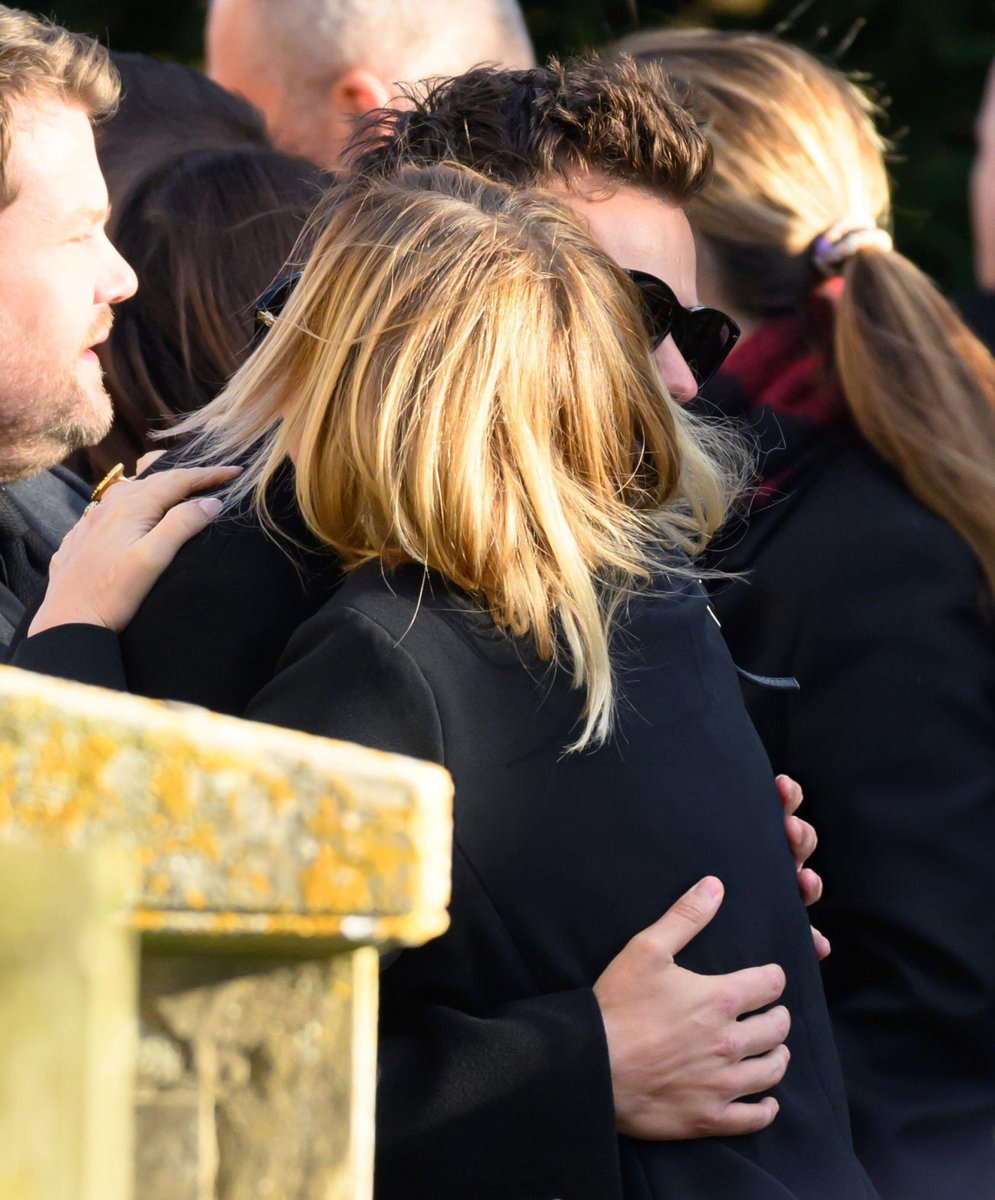 PopPanda007's tweet photo. Harry Styles and Kimberley Walsh console each other after Liam's Funeral. https://t.co/jxngo0gTXx