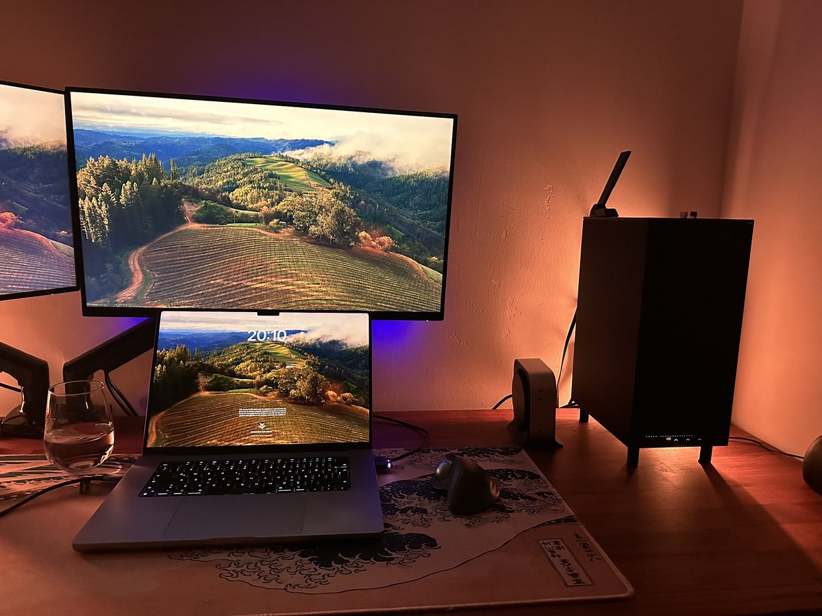 msguner55's tweet photo. @kemal_ersin Mini itx kasanın yanında oyuncak gibi görünüyor hocam :) https://t.co/5rcOca7qgp