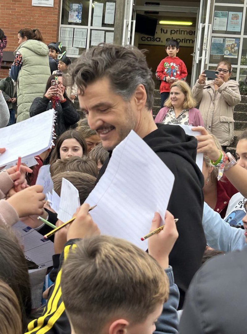 Pedro Pascal greeting fans in Oviedo