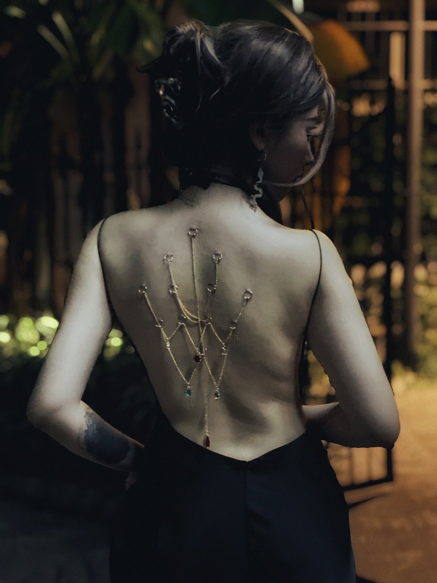 园区晚上真的很适合露出拍照🤷
#墨莲·绊CLUB 

/ @Fengsiyuan https://t.co/Wak9rcXaj5
