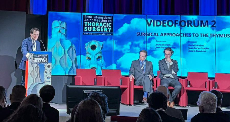 dsanchezlorente's tweet image. Today I had the pleasure to participate in the 6th IJMTC showing  our modified Subxiphoid Robotic Thymectomy technique. Proud and Happy to share it in a session full of international experts in the field. Thanks to all the organisers for the invitation.  @IJMTS2024 @parctauli