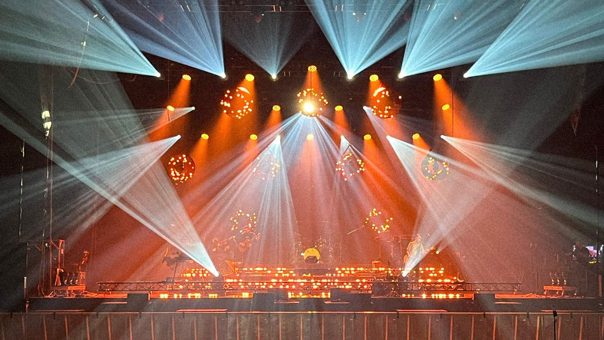 Bosse philosophises “about dreaming” with GLP

Rico Münzer gives the German musician a fresh stage look with emphasis on KNV Arc, JDC Line 1000, impression X5 Wash and JDC1🤩 

👉  bit.ly/4fzNiCM
#JDCLine #impressionX5 #impressed #FLEXIBILITY #FAMILY #FUTURE /GLPHQ
