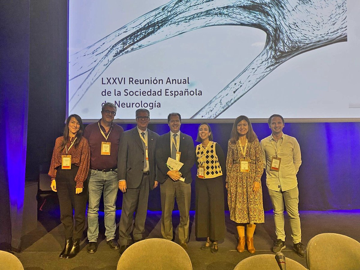 La junta saliente y entrante de <a href="/neurocefalea/">neurocefalea/oficial</a> en la #RASEN24 🤝🏻💼🧠