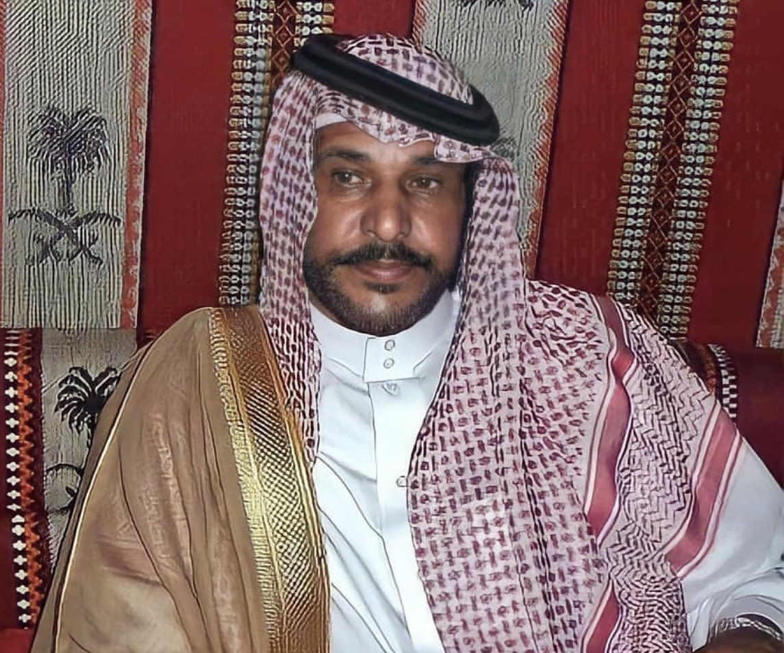 مساجلة الشاعرين عبدالله بن زويبن المعمري وعضيب بن هليّل العلوي رحمة الله عليهم جميعاً:

يقول عبدالله بن زويبن:

من اليمامة قم تولم يا نديب
الله يفكك من عراقيل السفر
من فوق جيبٍ من بلاده تو جيب
من طبته للمملكة ما له شهر
ليا مشيت العصر مع ستر الحبيب
قبل تغيب الشمس وانته بالحفر