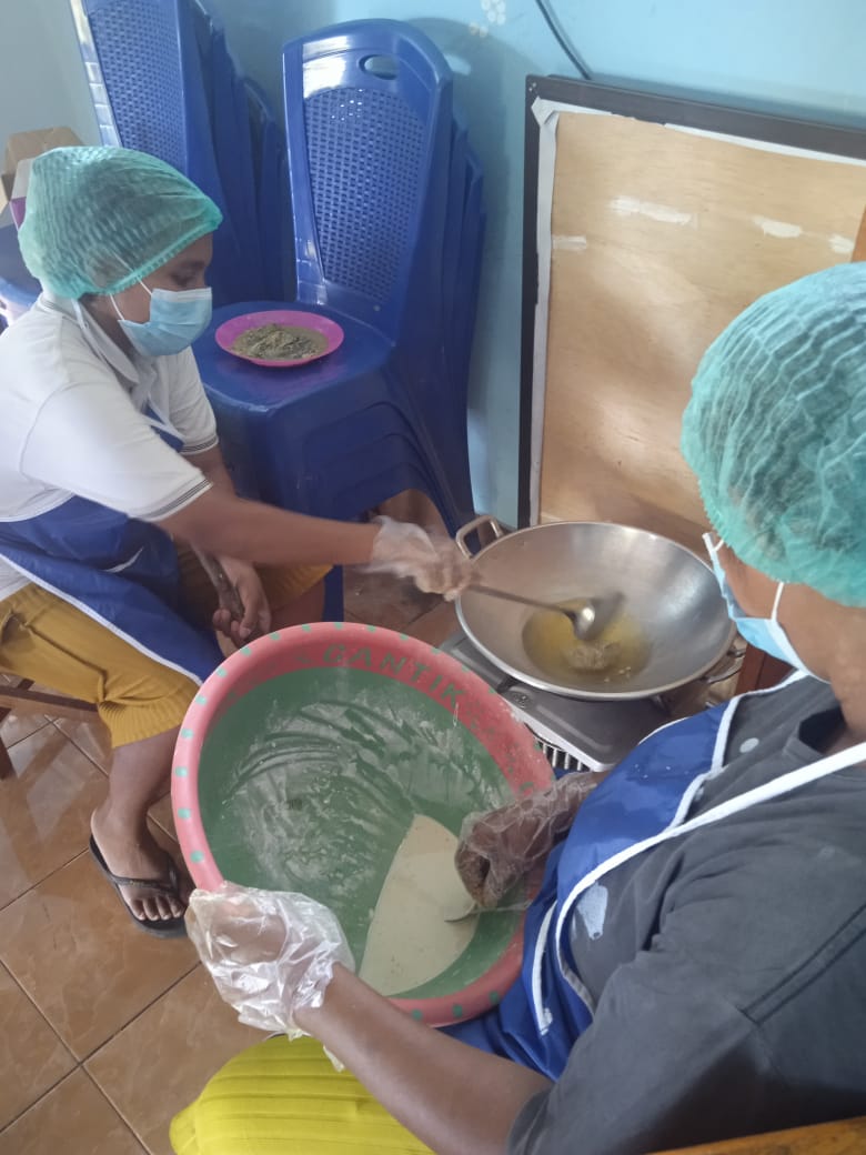 MaxieNinef's tweet photo. Minggu (10/11), Maxianus C. H. Ninef, Luhkan Kab. Lembata, di POKLAHSAR Kreasi Bunda , Desa Nogodoni, Kec. Atadei, Produksi Stik Ikan Nila, Sebanyak 2 Kg, harga jual Rp. 10000/100 gr   #GiatLuhkanSatminkalGONDOL 
#luhlapor 
#Produksi 
#lembata https://t.co/6XmdgFAjLo