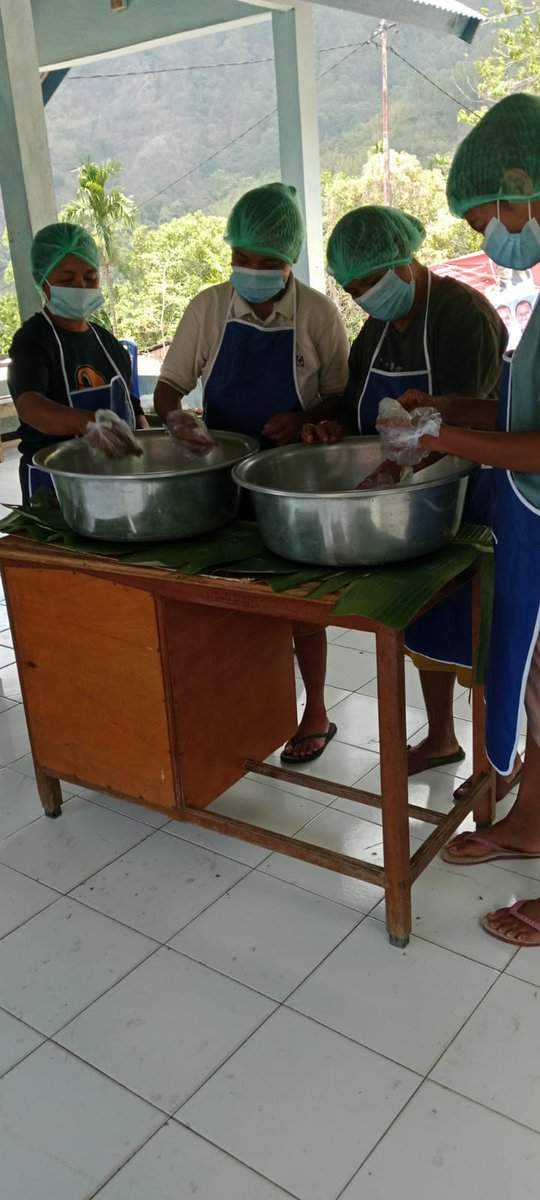 MaxieNinef's tweet photo. Minggu (10/11), Maxianus C. H. Ninef, Luhkan Kab. Lembata, di POKLAHSAR Kreasi Bunda , Desa Nogodoni, Kec. Atadei, Produksi Crispy Kulit Ikan Nila, Sebanyak 2 Kg, harga jual Rp. 10000/100 gr   #GiatLuhkanSatminkalGONDOL
#luhlapor
#Produksi
#lembata https://t.co/pf5AKL9b4k