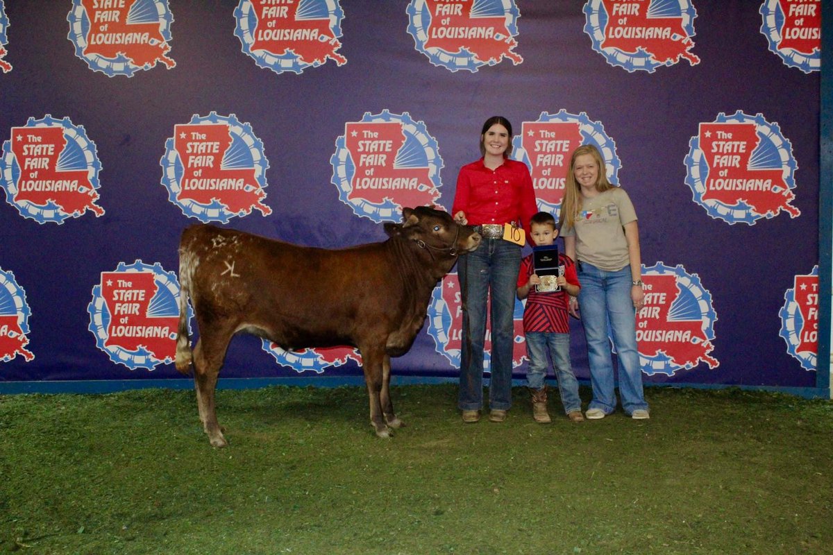 Oak Ridge HS FFA had a great weekend in Louisiana! 
 They had a clean sweep in showmanship with the top 3 kids being from Oak Ridge!  They also won Grand and Reserve female, and several other wins!