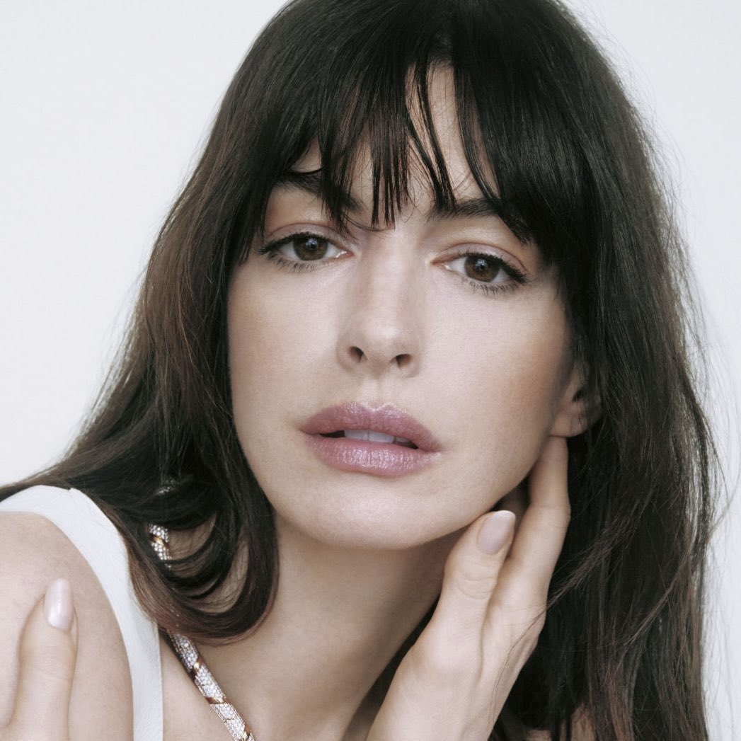 PopCrave's tweet image. Anne Hathaway is set to star in the film adaptation of Colleen Hoover’s ‘Verity.’