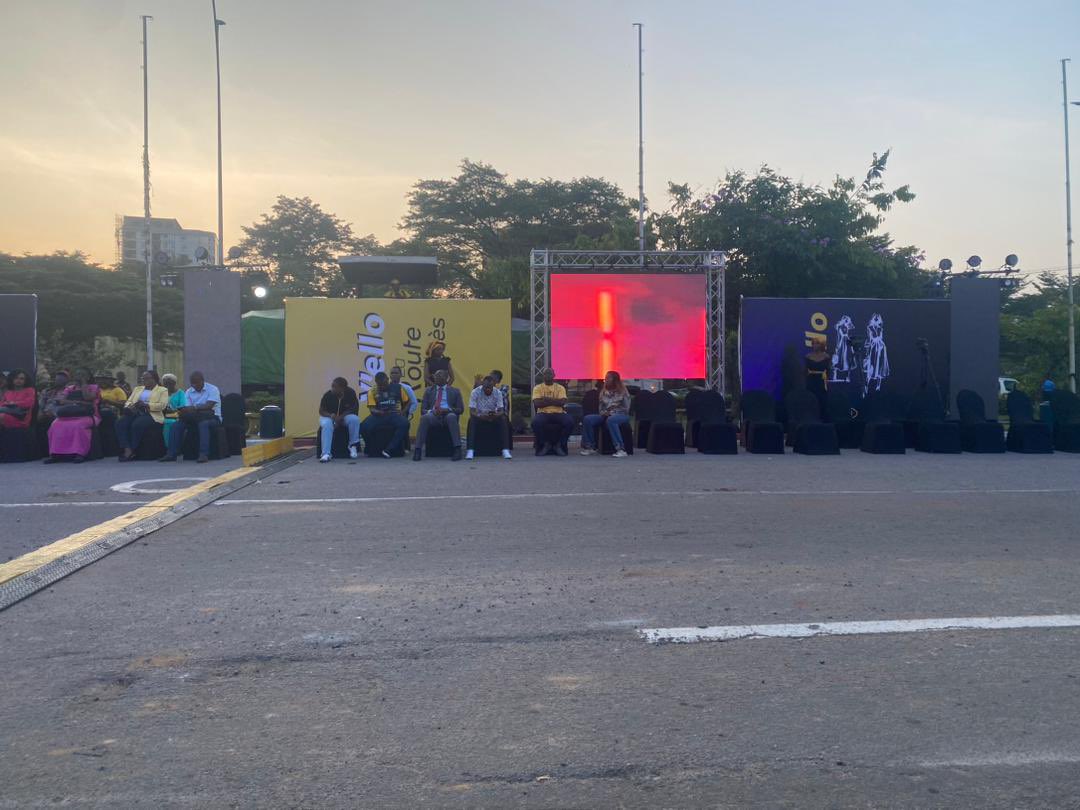 Je suis avec <a href="/alida_eboo/">Alida Ebo’o</a> <a href="/RonelTedeffo/">Ronel Tedeffo</a> et <a href="/_FadiraEtonde/">Fadira Etonde</a> à la place Besseke pr vivre l’excellent moment mode que <a href="/MTNCameroon/">MTN CAMEROON</a> ns réserve. J’ai même croisé ma star de x 🥰, MR <a href="/Ledawa/">Cédric NDAWA. 🇨🇲</a> .

#FuturBoss
#MtnCameroun
#RouteDuSucces