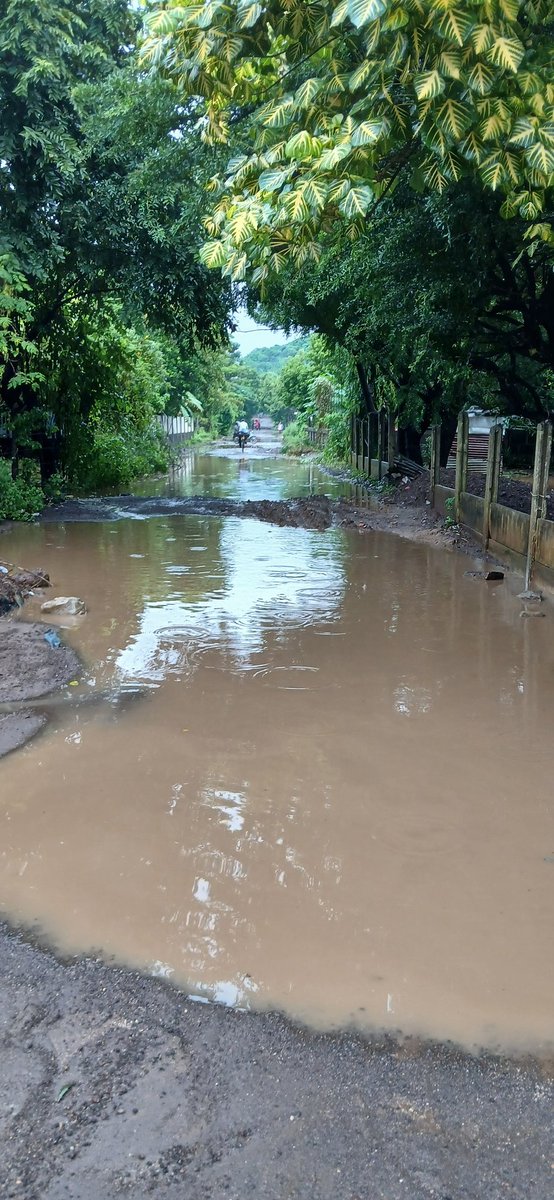 No es río,  son las calles del pueblo donde vivo.