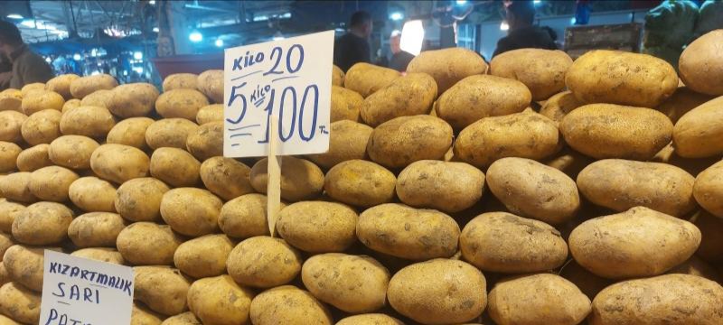 mtfbbb's tweet photo. Türkiye de kötü Yönetim olan akparti zihniyetinin yönettiği ülke bu ülkede erken seçim şart ülkeyi yönetmeyen insanları bu ulkenin başinada tutarsan sonuç böle olur #EKONOMİ #2025erkenseçim #zaam https://t.co/C3H3nrOgU3