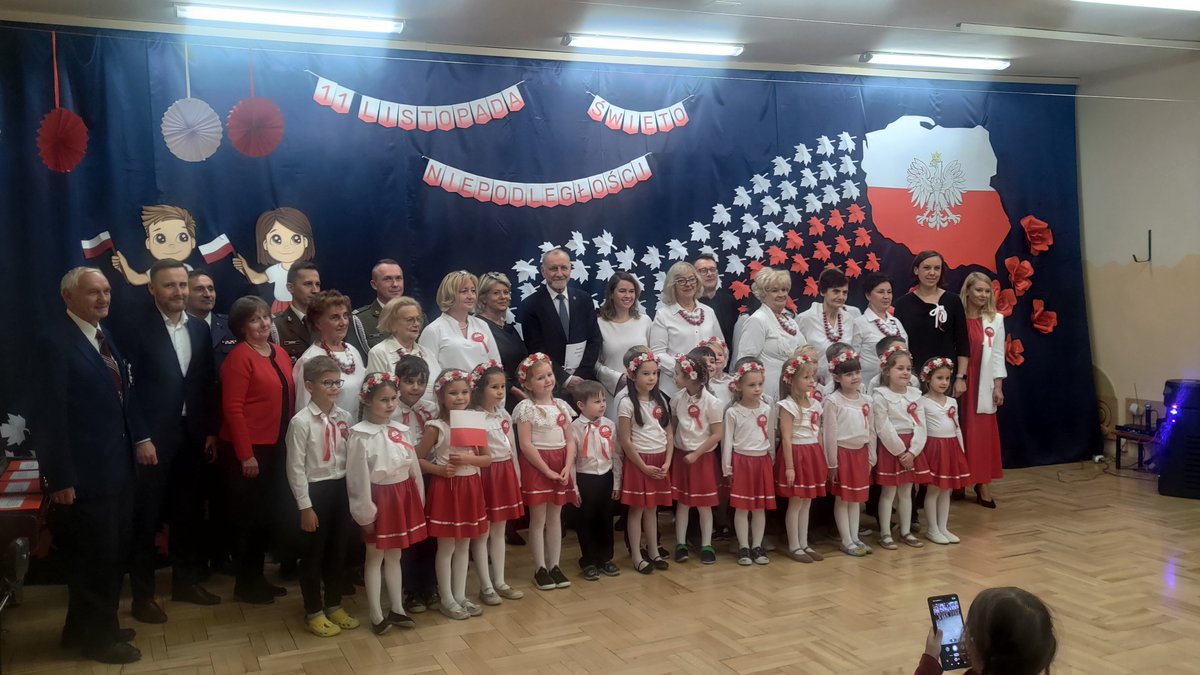 CentrumMa's tweet photo. 12 listopada o godz. 15:30 w Samorządowym Przedszkolu nr 14 w Krakowie obyła się uroczystość podniesienia Flagi RP na maszt oraz wieczornica patriotyczna przygotowana przez przedszkolaków.
Więcej: https://t.co/xocM6BAf7m
@malopolskaPL https://t.co/tLq6g5soZo