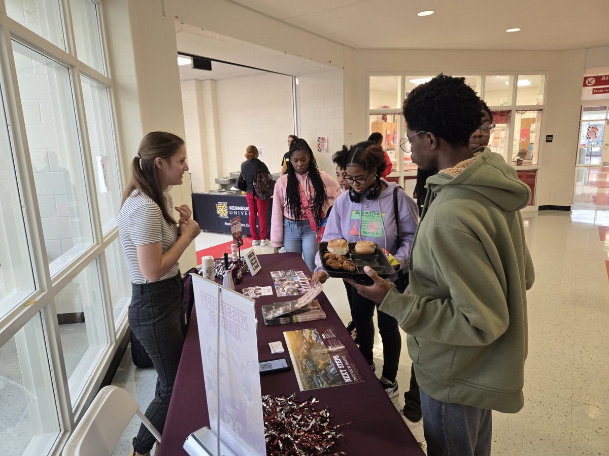 MrsDaMeka's tweet image. @WHS_HCS hosted an amazing College Fair during lunch today! 🎓 Our students had the chance to connect with college reps and explore exciting post-high school opportunities. #CollegeBound #1Pack1FAMILY #FutureLeaders #🐺