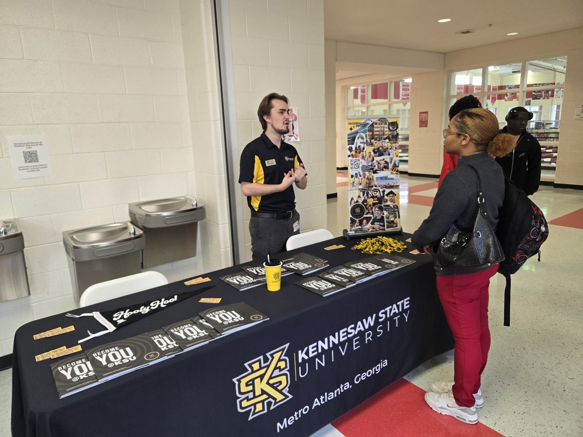 MrsDaMeka's tweet image. @WHS_HCS hosted an amazing College Fair during lunch today! 🎓 Our students had the chance to connect with college reps and explore exciting post-high school opportunities. #CollegeBound #1Pack1FAMILY #FutureLeaders #🐺