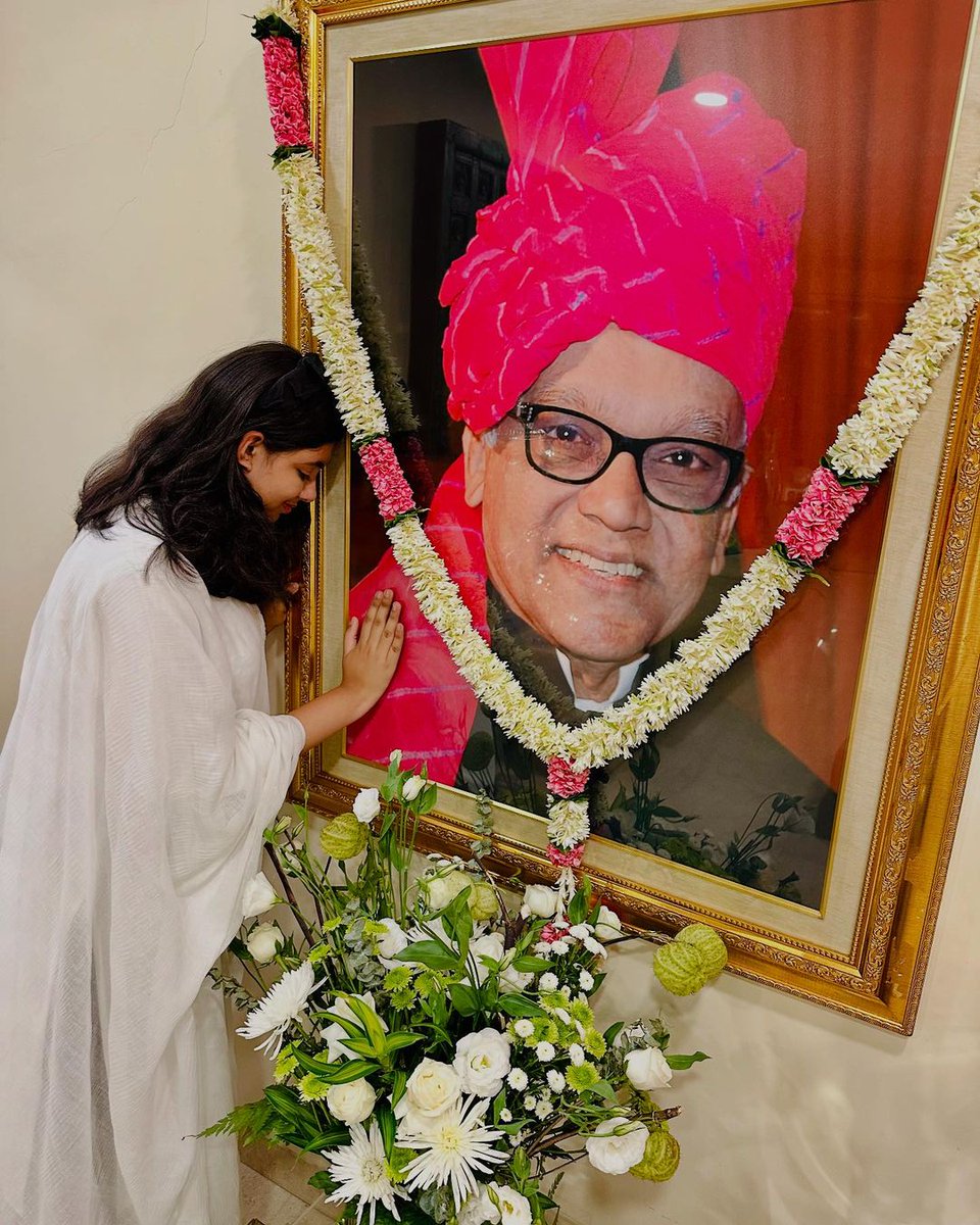 FabulousAish's tweet image. Aishwarya's post on Her father's birthday celebrating  #DayOfSmiles @Smiletrain #AishwaryaRai 
#AaradhyaBachchan