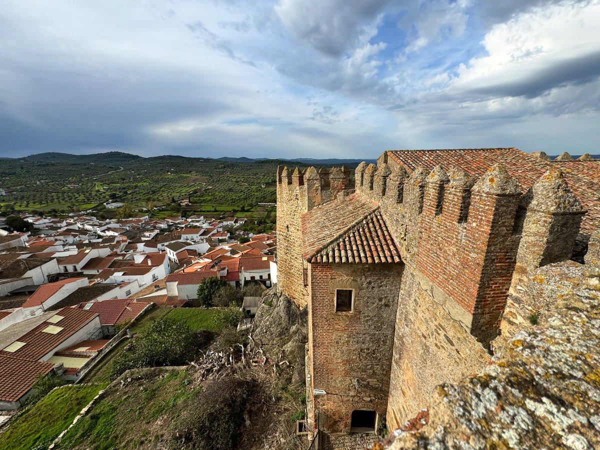 viajeros30's tweet photo. Seguimos descubriendo lugares increíbles en #ExtremaduraExtraordinaria y, esta vez, le ha tocado el turno al castillo de Segura de León

Es una joya medieval de la provincia de Badajoz y guarda el legado de la Orden De Santiago en un magnífico estado de conservación ❤️❤️❤️ https://t.co/XcRfJw9Gse