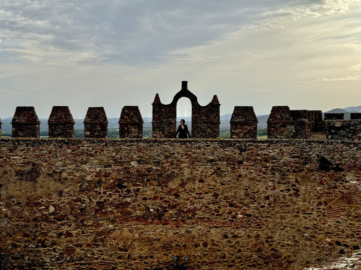 viajeros30's tweet photo. Seguimos descubriendo lugares increíbles en #ExtremaduraExtraordinaria y, esta vez, le ha tocado el turno al castillo de Segura de León

Es una joya medieval de la provincia de Badajoz y guarda el legado de la Orden De Santiago en un magnífico estado de conservación ❤️❤️❤️ https://t.co/XcRfJw9Gse