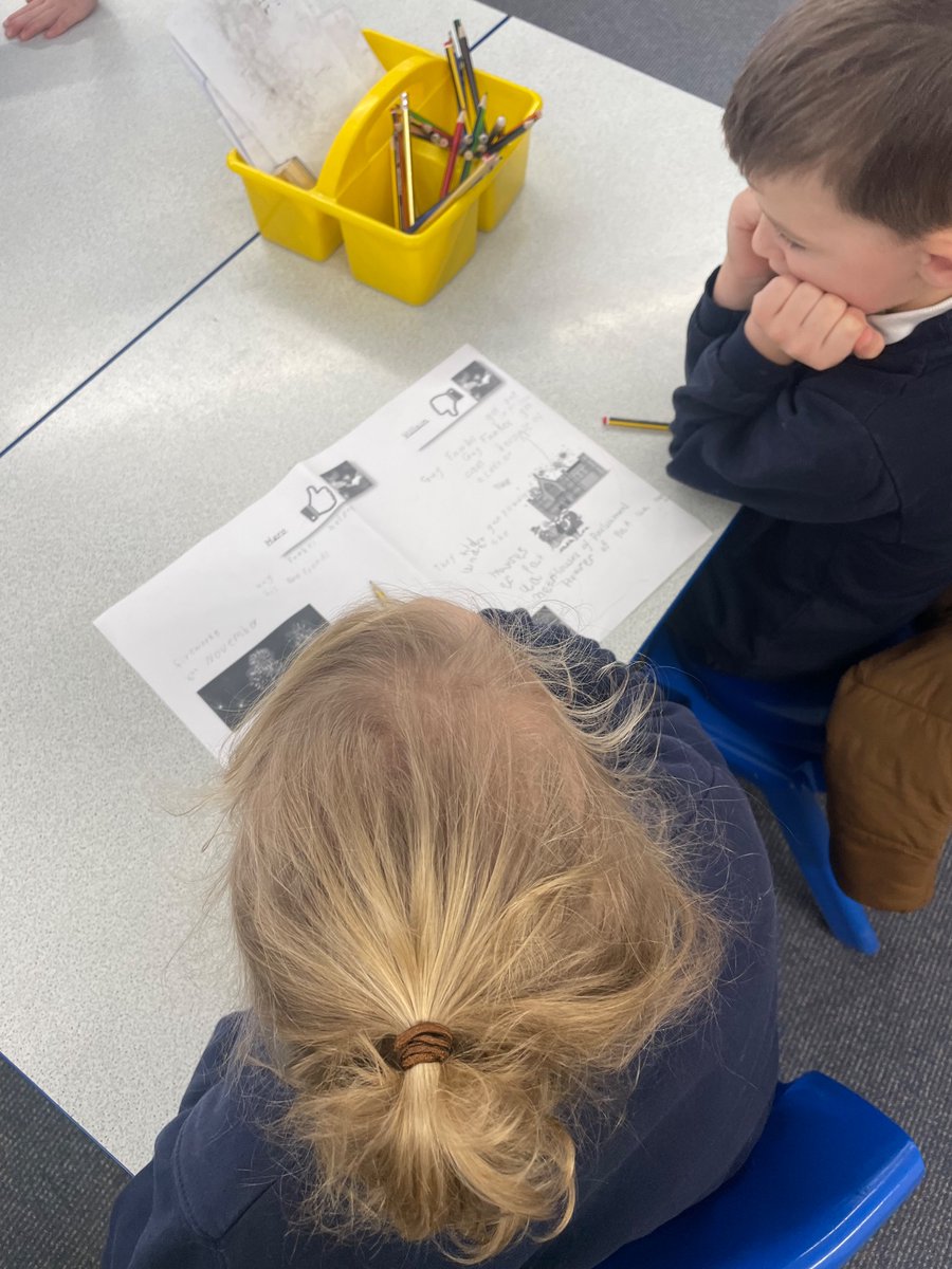 This afternoon Year 2 have been summarising all their knowledge from our history topic, Guy Fawkes🔥🧨🎆

#TPYear2History