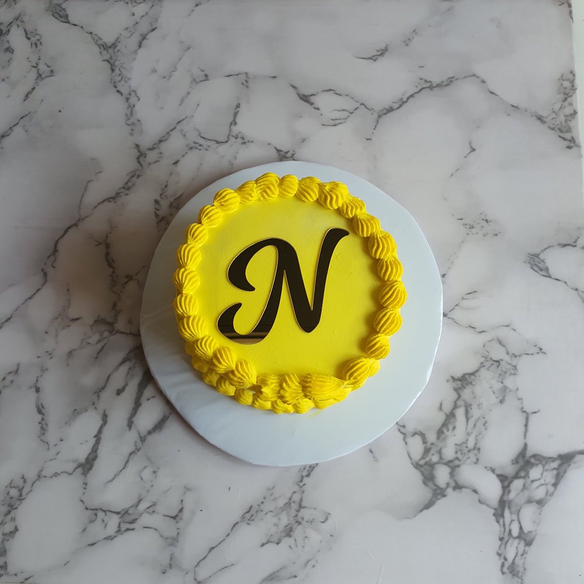 The_FoodLibrary's tweet image. Petite 
[fits in the palm of your hand]
Cake 🎂