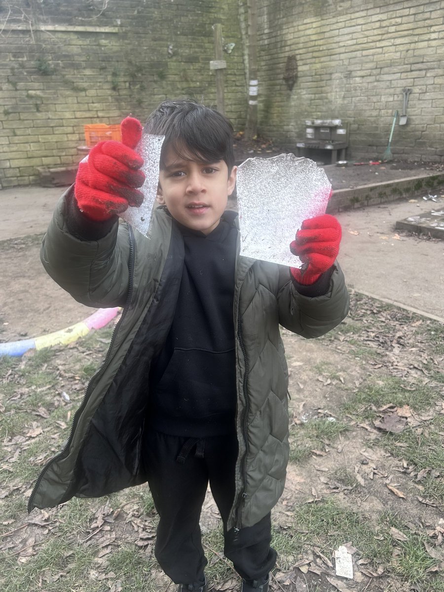 carltonj_i's tweet photo. Saplings discovered ice during outdoor play. We discussed how it felt and what would happen when it melted. One child said โItโs slippery, hard and freezing like an ice pop.โ #EYFSUnderstandingtheworld #Science #Outdoors. https://t.co/4O0Vs9by05
