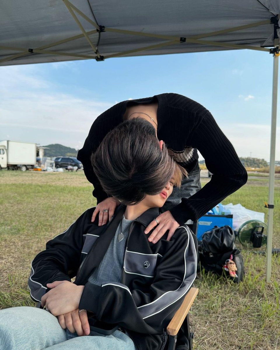 李J tweet media