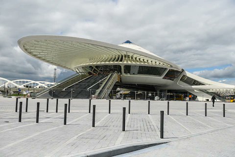 480 miljoen euro voor een station in een stad kleiner dan Leuven.

Meer dan 50.000 euro per opstappende reiziger! 🤯

Merci les flamands.
#nmbs #mons